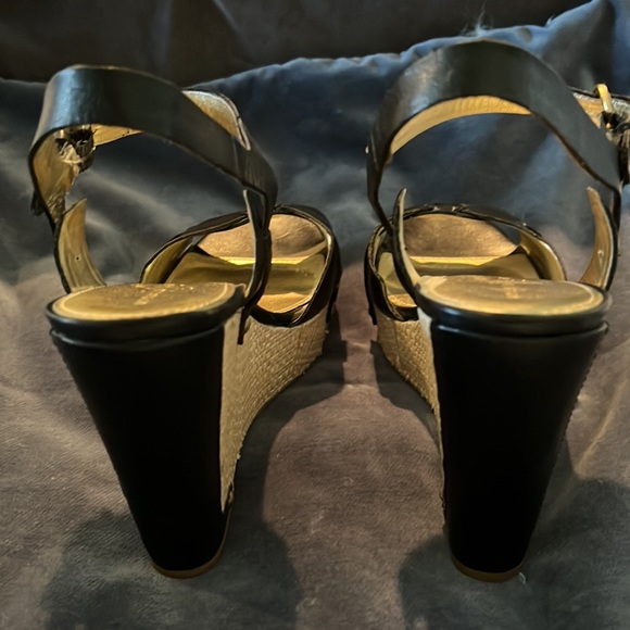 Gorgeous black strappy platform heels - Picture 3 of 9